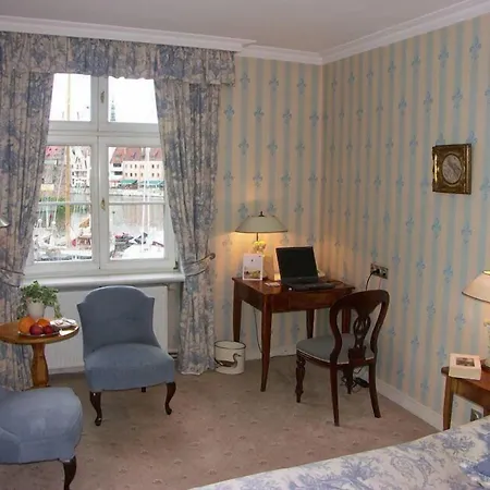 Hotel Podewils Old Town