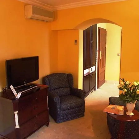 Hotel Podewils Old Town 5*